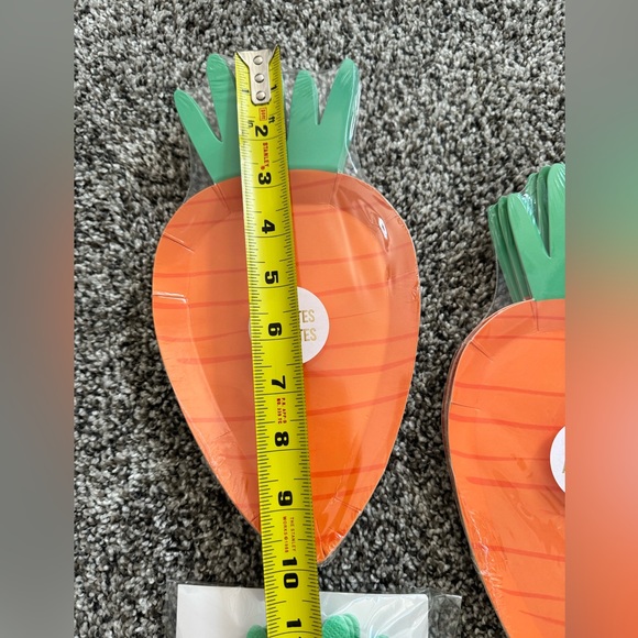 Meri Meri Carrot Plates & Napkins - Picture 5 of 6